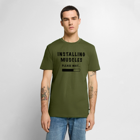 INSTALLING MUSCLES Premium Logo T-Shirt - khaki
