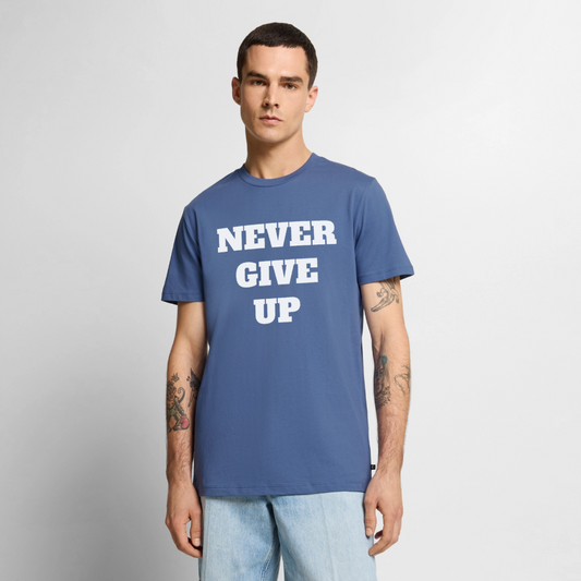 Never give up Premium T-Shirt - stone blue